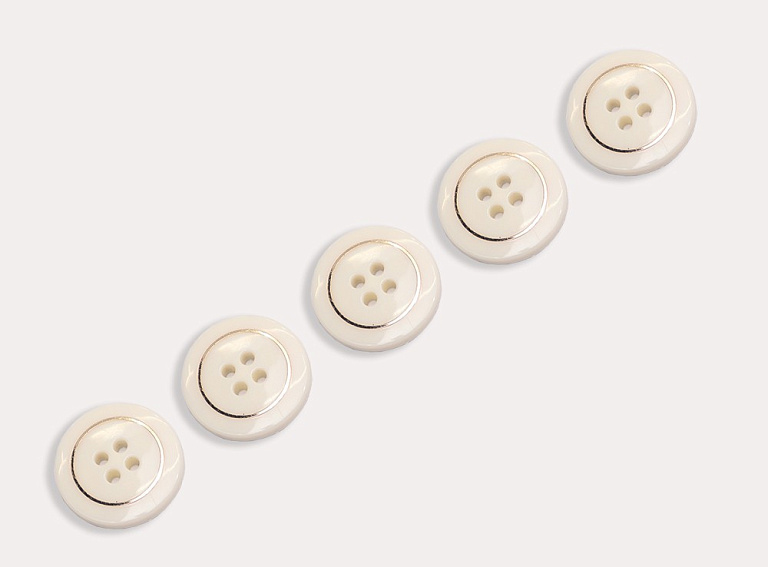 Фото ткани Пуговица круглая (пластик), цвет - молочный