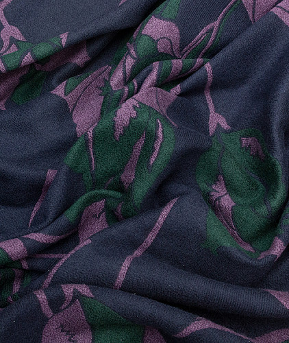 Шерстяная ткань тип Versace с рисунком, цвет - синий, зеленый, цветы. Изображение 3