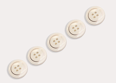 Фото ткани Пуговица круглая (пластик), цвет - молочный