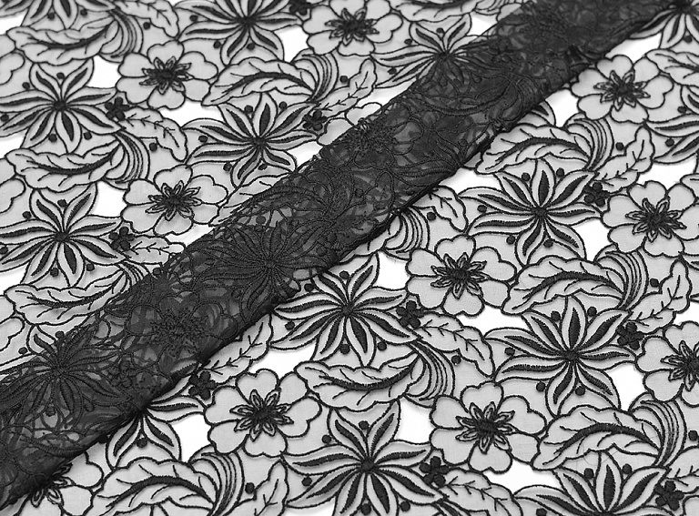 Фото ткани Шелковая органза с вышивкой тип Chanel, цвет - черный