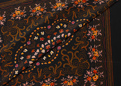 Фото ткани Натуральный шелк тип Valentino (купон), цвет - черный, оранжевый, цветы