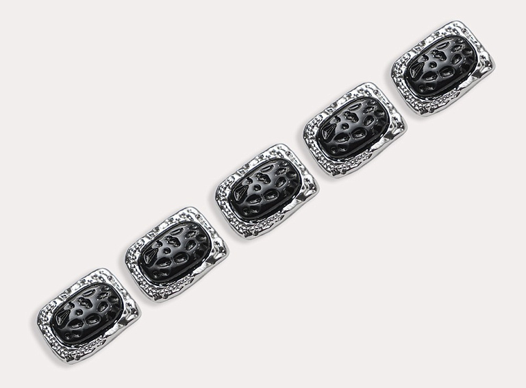 Фото ткани Пуговица прямоугольная (металл), цвет - черный и серебро