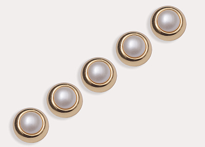 Фото ткани Пуговица круглая металлическая, цвет - золото, молочный, жемчужина