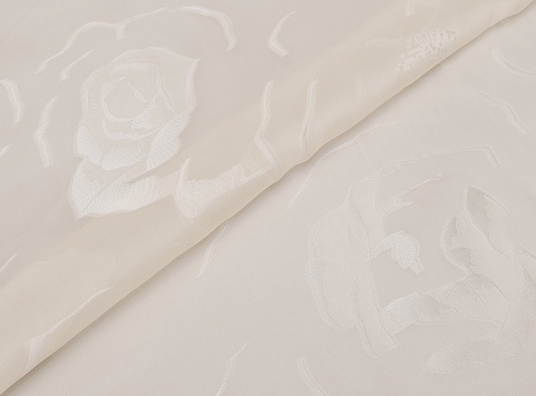 Фото ткани Шелковая органза тип Valentino с рисунком, цвет - айвори и цветы