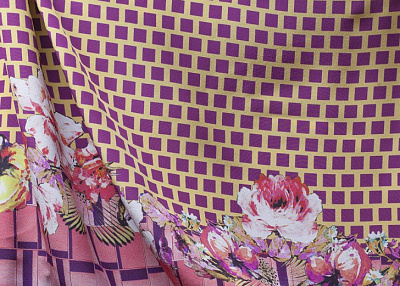 Фото ткани Натуральный шелк с рисунком (купон), цвет - розовый