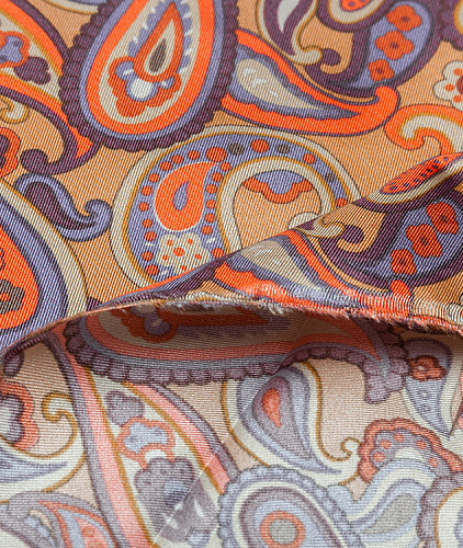 Твиловый шелк тип  Etro, цвет - оранжевый, сиреневый, бежевый, горчичный, пейсли. Изображение 2