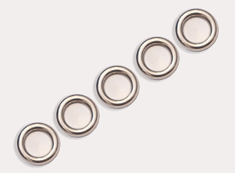 Фото ткани Пуговица круглая (металл), цвет - серебро