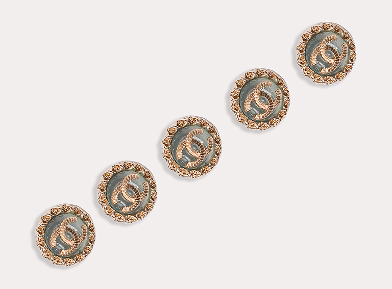 Фото ткани Пуговица тип Chanel, цвет - голубой и золотой