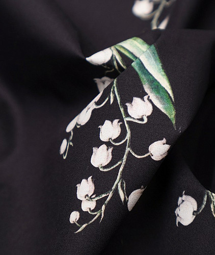 Хлопковая ткань тип Dior ландыши, цвет - черный и цветы. Изображение 4