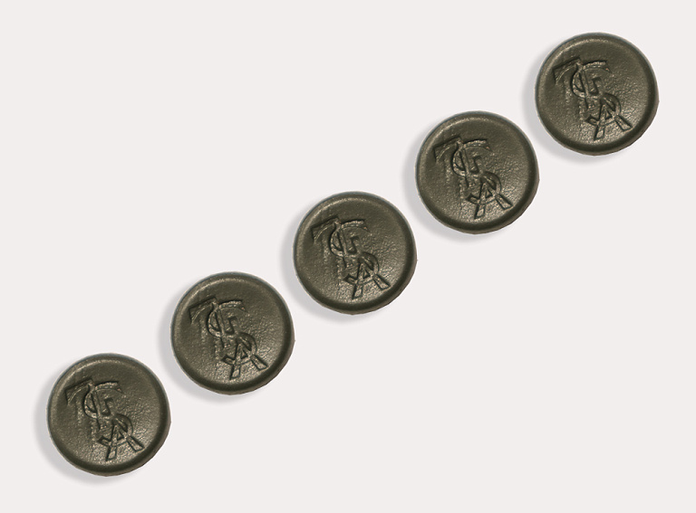 Фото ткани Пуговица круглая пластиковая тип Yves Saint Laurent, цвет - зеленый