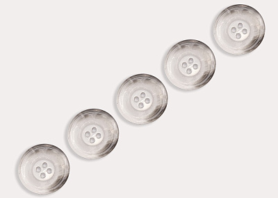 Фото ткани Пуговица круглая пластиковая, цвет - серый и молочный