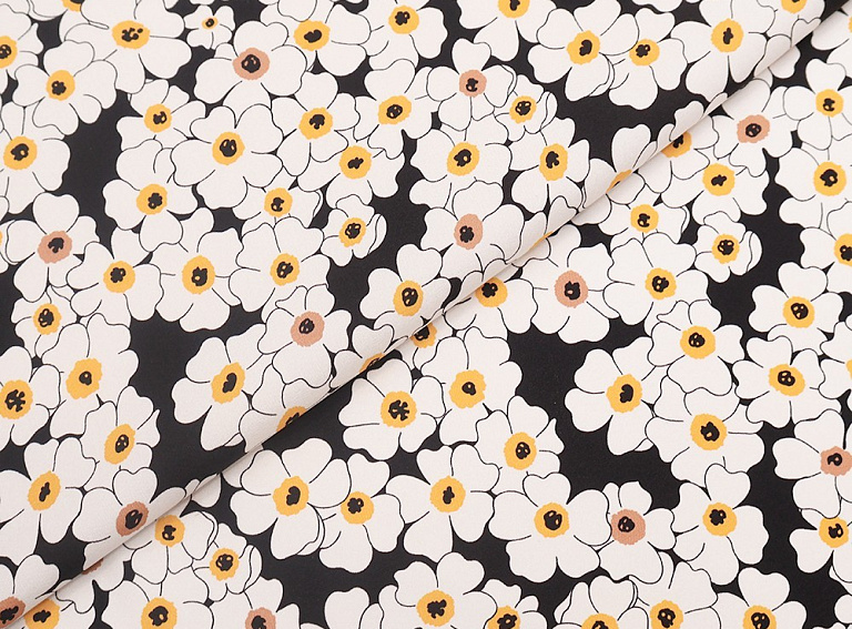 Фото ткани Натуральный шелк с белыми цветами, цвет - черный