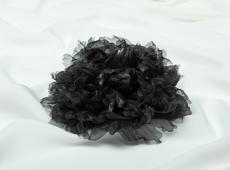 Фото ткани Брошь с цветком из шелка ручной работы, цвет - черный