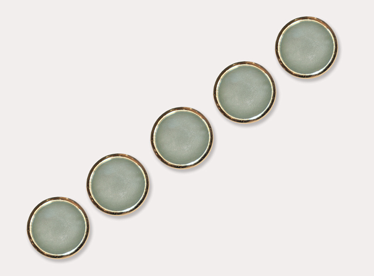 Фото ткани Пуговица круглая, цвет - зеленый и золотой