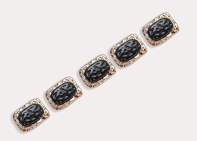 Фото ткани Пуговица прямоугольная (металл), цвет - черный и золотой