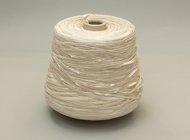 Фото ткани Пряжа шелк тип  Filati Be.Mi.Va. (100гр), цвет - слоновая кость
