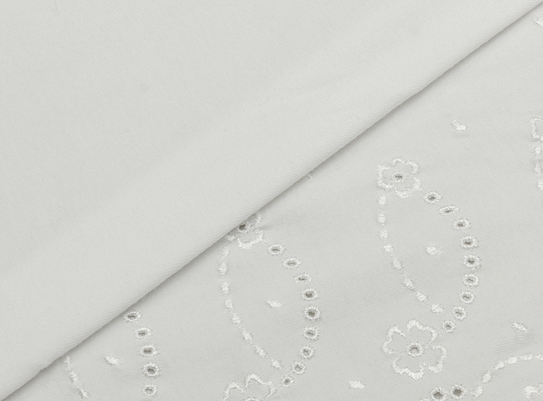 Фото ткани Хлопковый трикотаж с вышивкой, цвет - белый