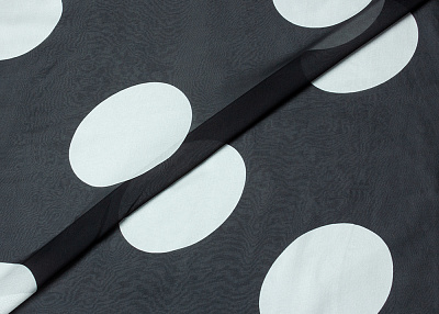 Фото ткани Шифон в горох, цвет - черный, белый