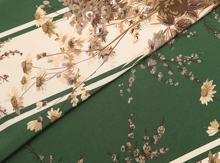 Фото ткани Натуральный шелк тип Valentino, цвет - зеленый в полоску