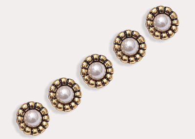 Фото ткани Пуговица круглая металлическая, цвет - золото, молочный, жемчужина