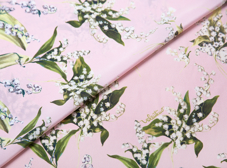 Фото ткани Натуральный шелк тип Valentino (купон), цвет - розовый, зеленый, молочный, цветы, ландыши