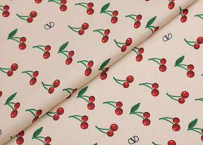 Фото ткани Твиловый шелк тип Valentino с вишнями, цвет - сливочный