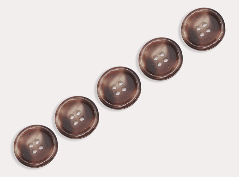 Фото ткани Пуговица круглая пластиковая, цвет - коричневый