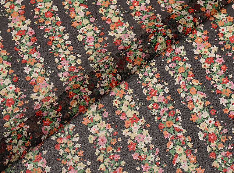 Фото ткани Шифон с цветами, цвет - черный, полоска