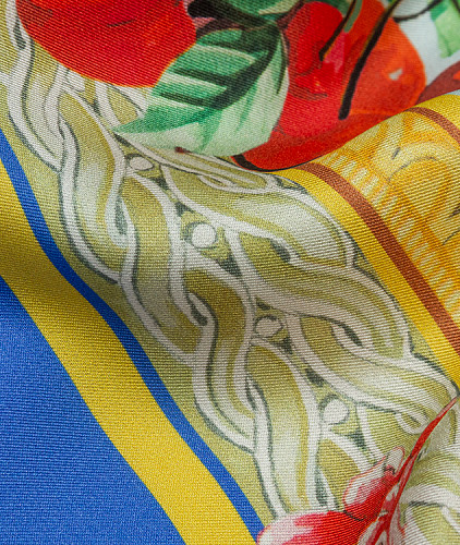 Шелковый платок тип Dolce&Gabbana (купон), цвет - красный, зеленый, голубой, цветы. Изображение 4