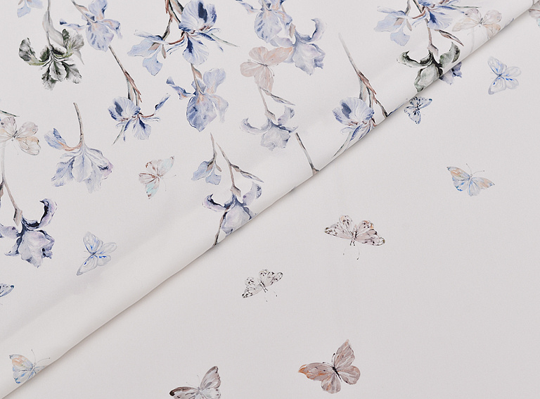 Фото ткани Натуральный шелк тип Dior с ирисами (купон), цвет - белый, голубой, бабочки, цветы