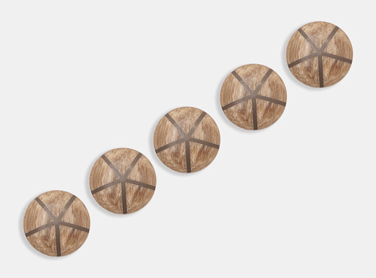 Фото ткани Пуговица круглая, цвет - бежевый