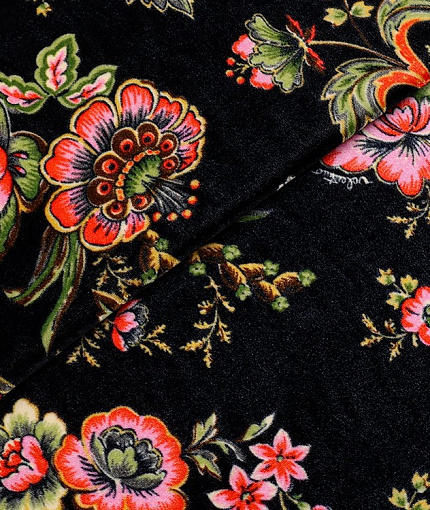 Бархат тип Valentino с рисунком, цвет - черный и цветы. Изображение 1