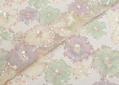 Фото ткани Вышивка на сетке с пайетками и бисером, цвет - сиреневый, зеленый, слоновая кость