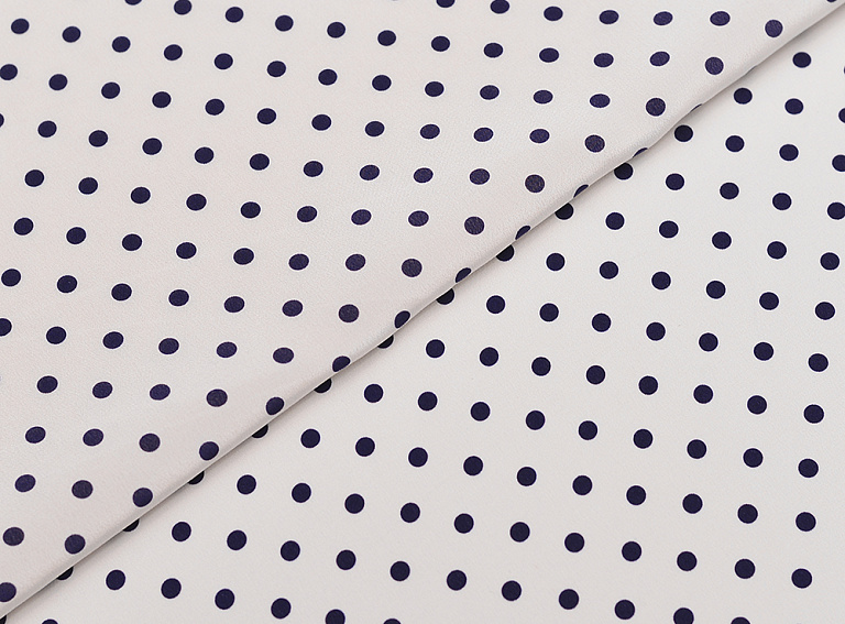 Фото ткани Натуральный шелк в синий горох, цвет - белый