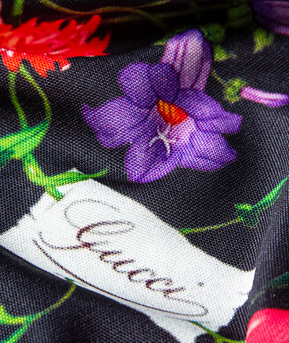 Трикотаж тип Gucci с рисунком, цвет - желтый, красный, зеленый, черный, голубой, оранжевый, цветы. Изображение 4
