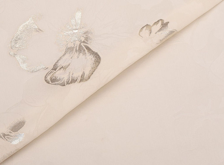 Фото ткани Шелковая органза, цвет - слоновая кость, блестящие цветы