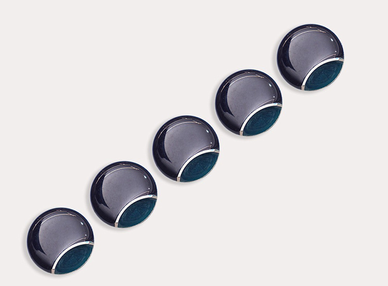 Фото ткани Пуговица круглая (металл), цвет - синий