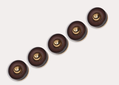 Фото ткани Пуговица круглая, цвет - коричневый и золотой