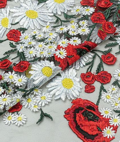 Кружево с рисунком тип Dolce&Gabbana, цвет - красный, зеленый, маки, ромашки. Изображение 1
