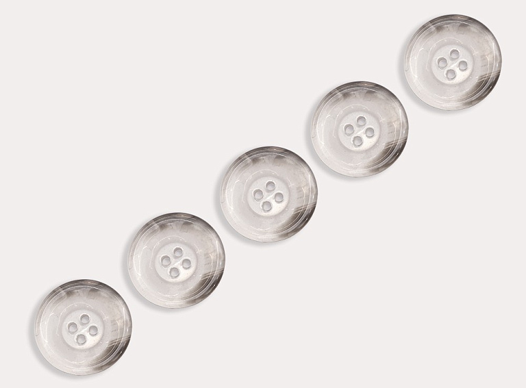 Фото ткани Пуговица круглая пластиковая, цвет - серый и молочный