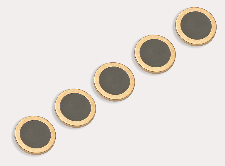 Фото ткани Пуговица круглая, цвет - зеленый и золотой