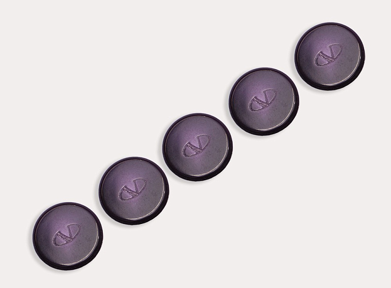 Фото ткани Пуговица тип Valentino (пластик), цвет - фиолетовый