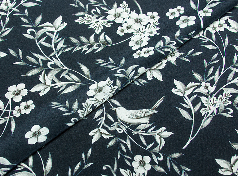 Фото ткани Натуральный шелк, цвет - темно-синий, серый, молочный, птицы, цветы