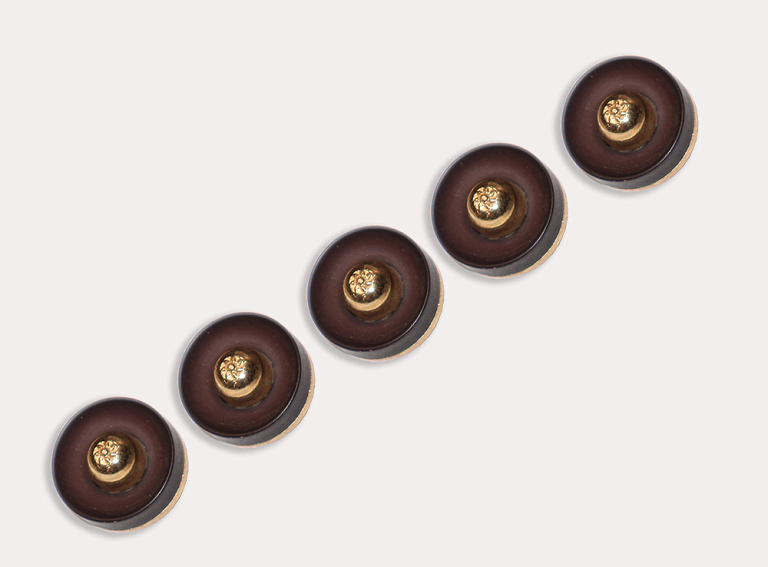 Фото ткани Пуговица круглая, цвет - коричневый и золотой