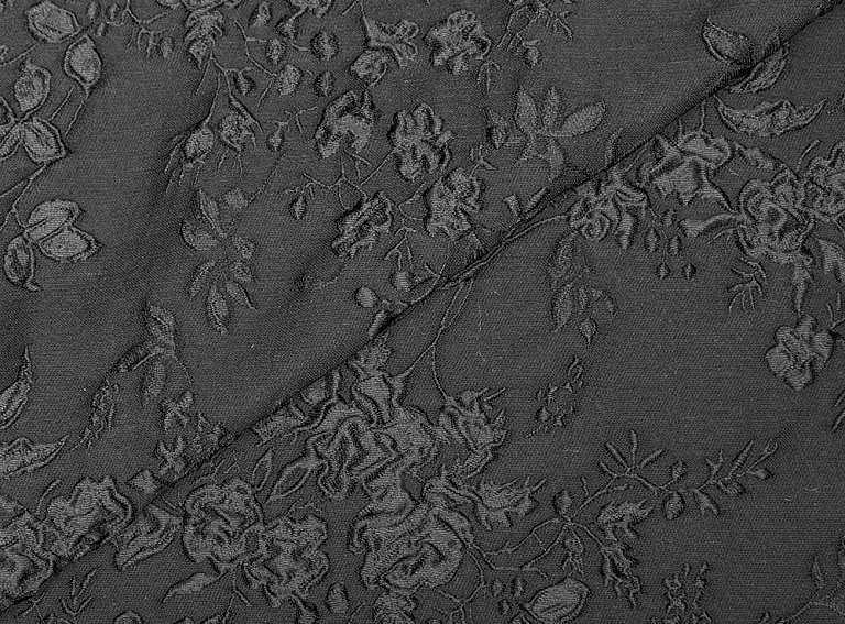 Фото ткани Ткань матлассе, цвет - черный, цветы