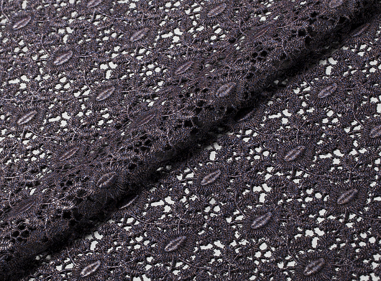 Фото ткани Однотонное широкое кружево Solstiss, цвет - баклажановый