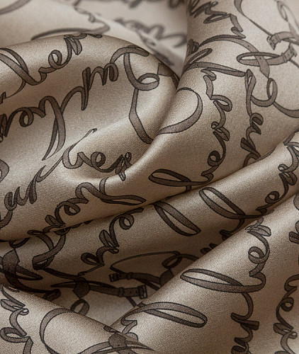 Атласный шелк с рисунком тип Burberry, цвет - бежевый. Изображение 4
