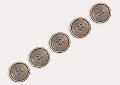 Фото ткани Пуговица круглые пластиковые, цвет - коричневый