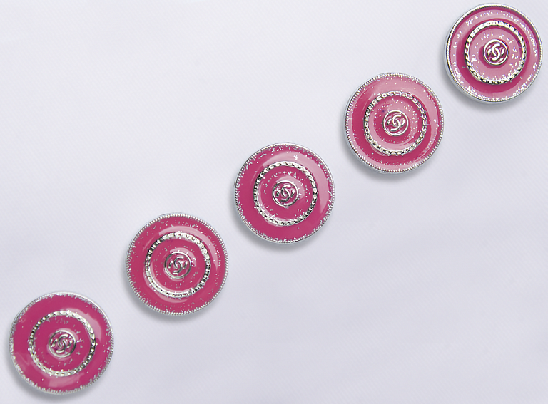 Фото ткани Пуговица Chanel круглая с эмалью и блестками, цвет - розовый, серебро, металлик