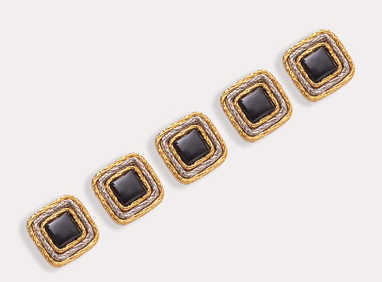 Фото ткани Пуговица металлическая квадратная, цвет - золото, черный